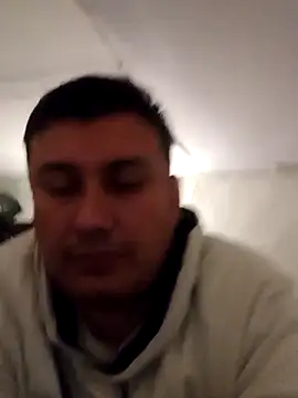 Snapshot of millanto chatting on April 12, 2026, 3:43 am millanto online show from April 12, 2026, 3:43 am