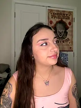 Snapshot of CharmingMaddie chatting on December 3, 2025, 7:24 pm CharmingMaddie online show from December 3, 2025, 7:24 pm