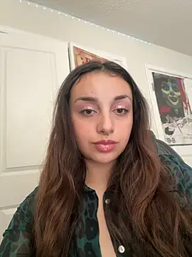 Snapshot of CharmingMaddie chatting on October 24, 2025, 2:49 pm CharmingMaddie online show from October 24, 2025, 2:49 pm