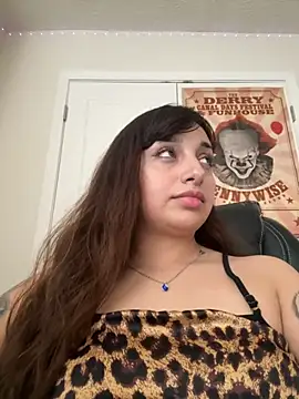 Snapshot of CharmingMaddie chatting on November 9, 2025, 5:50 pm CharmingMaddie online show from November 9, 2025, 5:50 pm