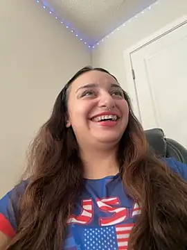 Snapshot of CharmingMaddie chatting on November 4, 2025, 3:16 pm CharmingMaddie online show from November 4, 2025, 3:16 pm