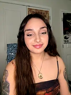 Snapshot of CharmingMaddie chatting on December 1, 2025, 7:04 pm CharmingMaddie online show from December 1, 2025, 7:04 pm