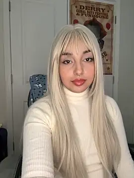 Snapshot of CharmingMaddie chatting on December 2, 2025, 6:42 pm CharmingMaddie online show from December 2, 2025, 6:42 pm