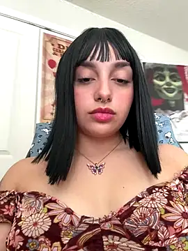 Snapshot of CharmingMaddie chatting on October 8, 2025, 3:24 pm CharmingMaddie online show from October 8, 2025, 3:24 pm