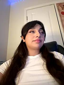 Snapshot of CharmingMaddie chatting on November 11, 2025, 4:18 am CharmingMaddie online show from November 11, 2025, 4:18 am