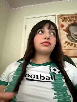 Snapshot of CharmingMaddie chatting on October 29, 2025, 3:33 pm CharmingMaddie online show from October 29, 2025, 3:33 pm