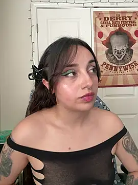 CharmingMaddie online show from April 23, 2026, 5:03 pm