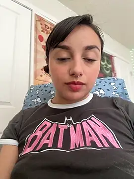 Snapshot of CharmingMaddie chatting on October 7, 2025, 3:35 pm CharmingMaddie online show from October 7, 2025, 3:35 pm