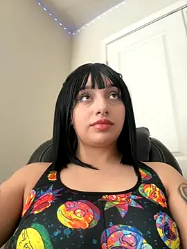 Snapshot of CharmingMaddie chatting on November 14, 2025, 5:49 pm CharmingMaddie online show from November 14, 2025, 5:49 pm