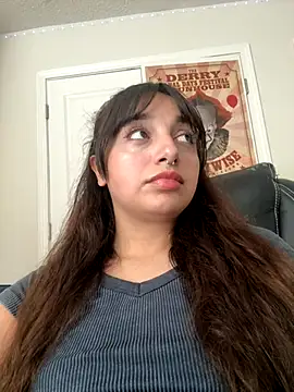 Snapshot of CharmingMaddie chatting on November 13, 2025, 5:39 pm CharmingMaddie online show from November 13, 2025, 5:39 pm