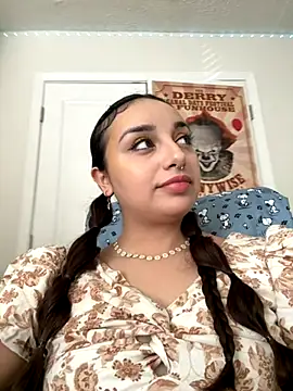 Snapshot of CharmingMaddie chatting on November 28, 2025, 6:30 pm CharmingMaddie online show from November 28, 2025, 6:30 pm