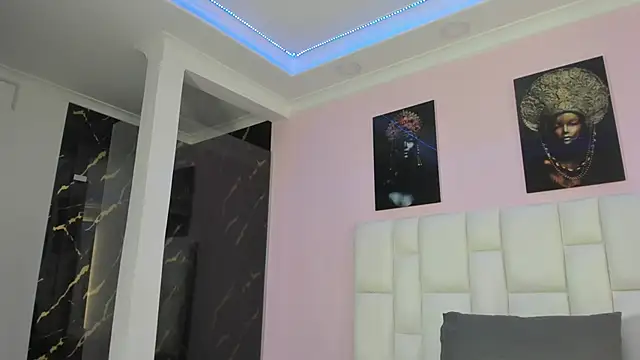 Snapshot of CrisstalStwart chatting on October 22, 2025, 7:24 pm CrisstalStwart online show from October 22, 2025, 7:24 pm