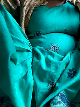 Love-pari077 online show from December 18, 2025, 4:06 am