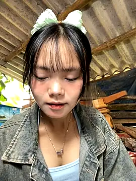 Snapshot of AdamLazis chatting on November 5, 2025, 1:20 am AdamLazis online show from November 5, 2025, 1:20 am