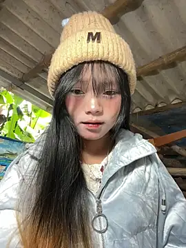 Snapshot of AdamLazis chatting on November 27, 2025, 12:33 am AdamLazis online show from November 27, 2025, 12:33 am