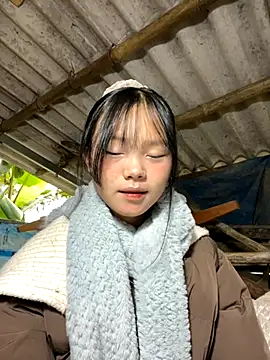 Snapshot of AdamLazis chatting on November 21, 2025, 1:04 am AdamLazis online show from November 21, 2025, 1:04 am