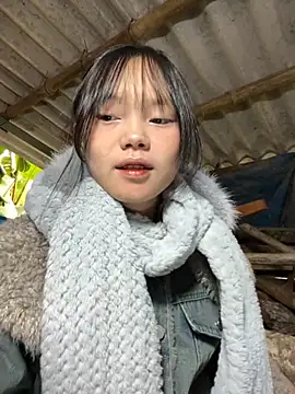 Snapshot of AdamLazis chatting on November 24, 2025, 12:32 am AdamLazis online show from November 24, 2025, 12:32 am