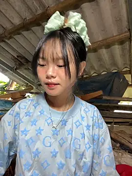 Snapshot of AdamLazis chatting on October 17, 2025, 12:36 am AdamLazis online show from October 17, 2025, 12:36 am