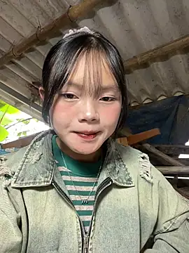 Snapshot of AdamLazis chatting on December 4, 2025, 12:42 am AdamLazis online show from December 4, 2025, 12:42 am