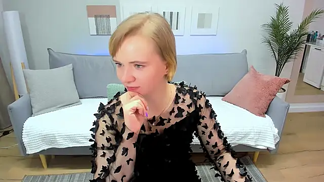 Snapshot of BellaSmitty chatting on April 13, 2026, 9:13 am BellaSmitty online show from April 13, 2026, 9:13 am