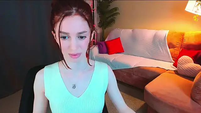 ChristinaConteeree online show from May 7, 2026, 1:25 pm