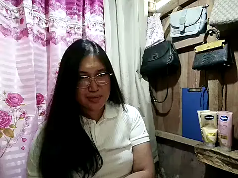 Snapshot of Romantic_Sabrina chatting on August 3, 2026, 3:25 am Romantic Sabrina online show from August 3, 2026, 3:25 am