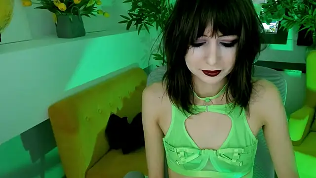 Snapshot of CrystallBloom chatting on October 13, 2025, 4:58 am CrystallBloom online show from October 13, 2025, 4:58 am