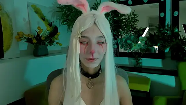 Snapshot of EmmanuellBrown chatting on October 31, 2025, 2:02 pm EmmanuellBrown online show from October 31, 2025, 2:02 pm