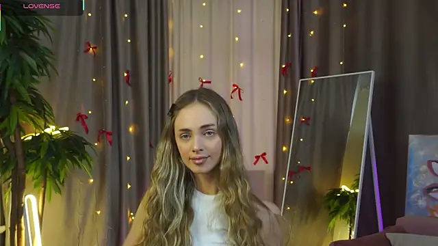 Snapshot of AliciaMellow chatting on February 9, 2026, 11:41 am AliciaMellow online show from February 9, 2026, 11:41 am