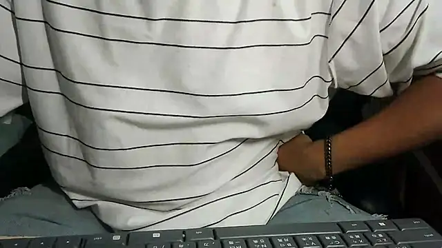 bigbb101011 online show from November 11, 2025, 1:50 pm