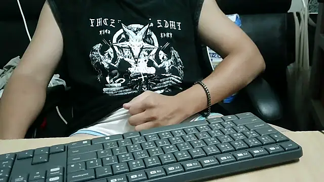 bigbb101011 online show from November 1, 2025, 1:27 pm