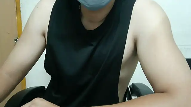 bigbb101011 online show from October 6, 2025, 3:35 pm