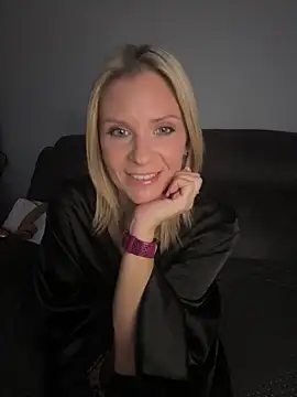 Lexi-Lux-X online show from November 10, 2025, 2:05 am