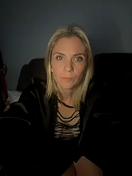 Snapshot of Lexi-Lux-X chatting on October 23, 2025, 2:10 am Lexi-Lux-X online show from October 23, 2025, 2:10 am