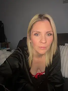 Lexi-Lux-X online show from January 12, 2026, 2:40 am