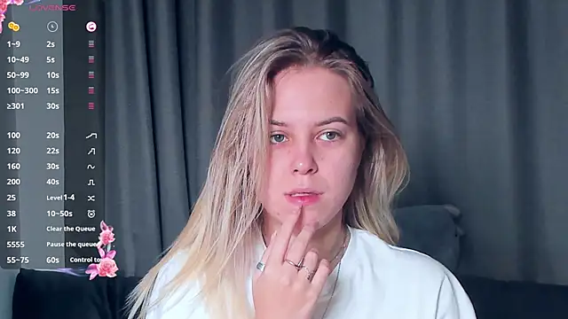 Snapshot of AngelAnty chatting on November 14, 2025, 1:04 pm AngelAnty online show from November 14, 2025, 1:04 pm