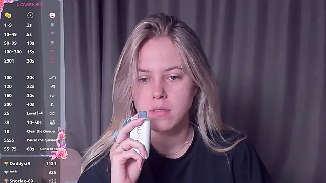 Snapshot of AngelAnty chatting on October 13, 2025, 3:24 pm AngelAnty online show from October 13, 2025, 3:24 pm