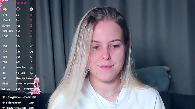 Snapshot of AngelAnty chatting on November 15, 2025, 1:15 pm AngelAnty online show from November 15, 2025, 1:15 pm