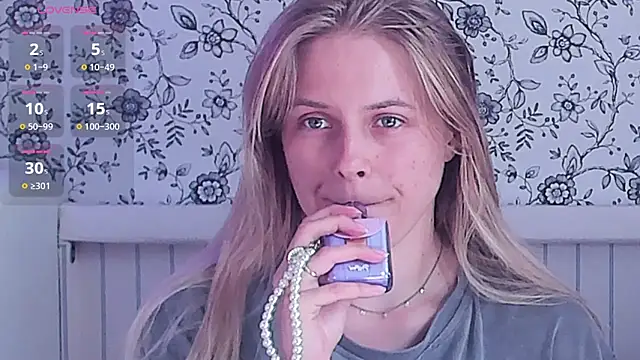 Snapshot of AngelAnty chatting on July 15, 2026, 1:07 pm AngelAnty online show from July 15, 2026, 1:07 pm