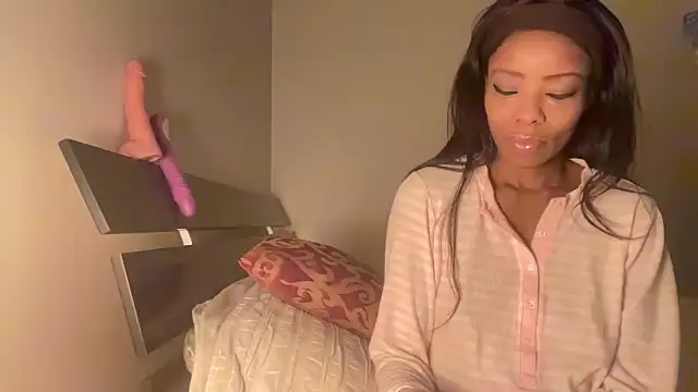 Peachyz69 online show from May 4, 2026, 2:59 am