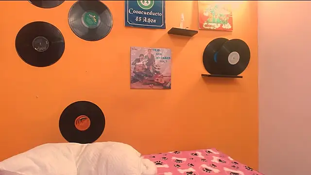 meisevil77 online show from December 19, 2025, 2:26 am