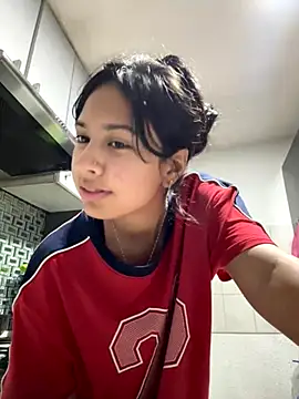 Snapshot of lynn9000 chatting on October 27, 2025, 3:29 am lynn9000 online show from October 27, 2025, 3:29 am