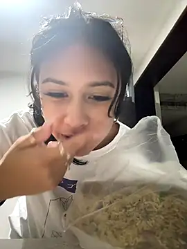 Snapshot of lynn9000 chatting on November 11, 2025, 7:47 am lynn9000 online show from November 11, 2025, 7:47 am