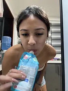 Snapshot of lynn9000 chatting on November 10, 2025, 6:40 am lynn9000 online show from November 10, 2025, 6:40 am