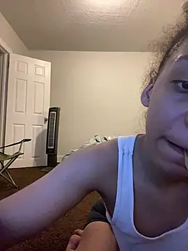 Snapshot of Velvetraexo chatting on May 7, 2026, 6:06 am Velvetraexo online show from May 7, 2026, 6:06 am