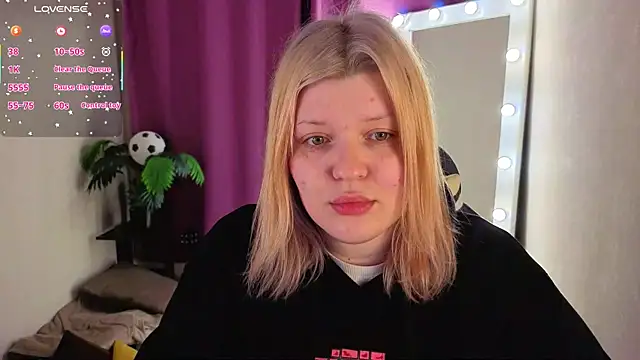 Snapshot of Michele_Greenn chatting on June 22, 2026, 1:11 am Michele Greenn online show from June 22, 2026, 1:11 am