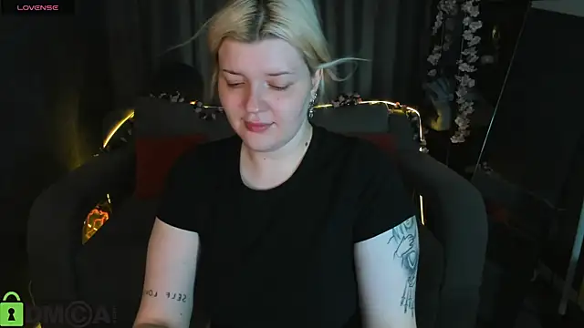 Snapshot of Michele_Greenn chatting on August 6, 2026, 1:11 am Michele Greenn online show from August 6, 2026, 1:11 am
