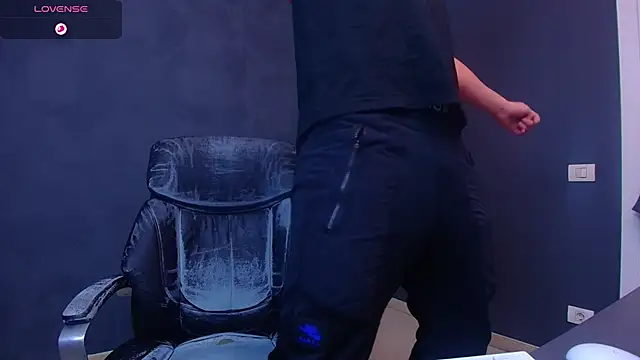 EnzoRace online show from November 30, 2025, 5:52 am