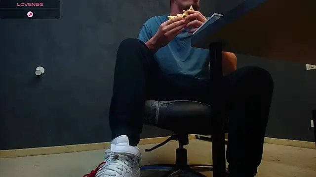 EnzoRace online show from October 10, 2025, 5:30 am