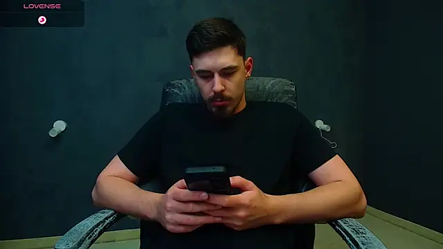 EnzoRace online show from November 19, 2025, 5:51 am